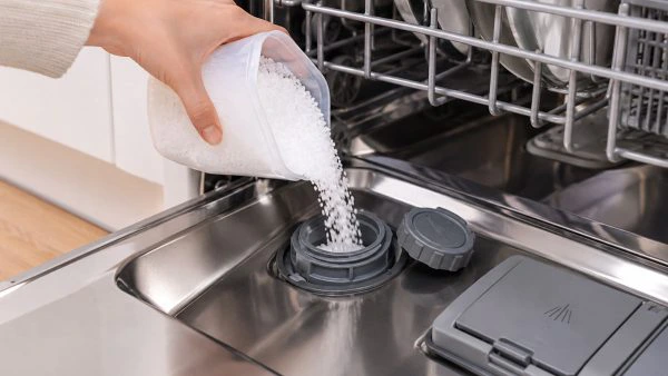 روش اضافه کردن نمک به ماشین ظرفشویی